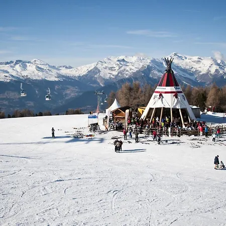 Extravagant With View アパート